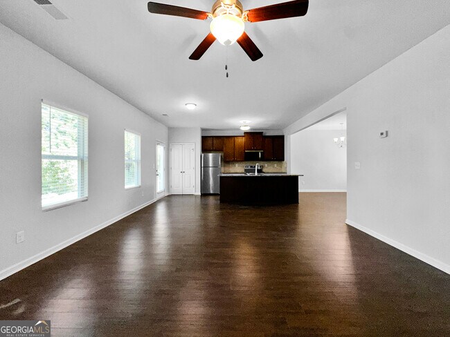 Building Photo - 241 Daisy Cir