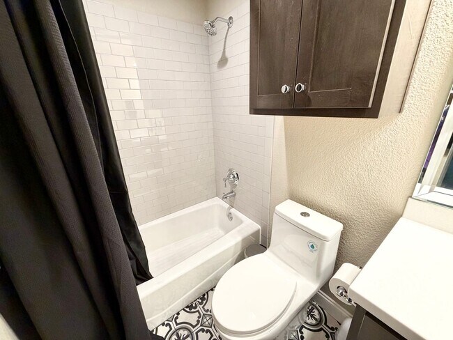 Building Photo - Beautiful 4 Bedroom Rental with Garage & Outdoor Living Space