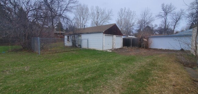 Building Photo - 2923-2925 Poly Dr