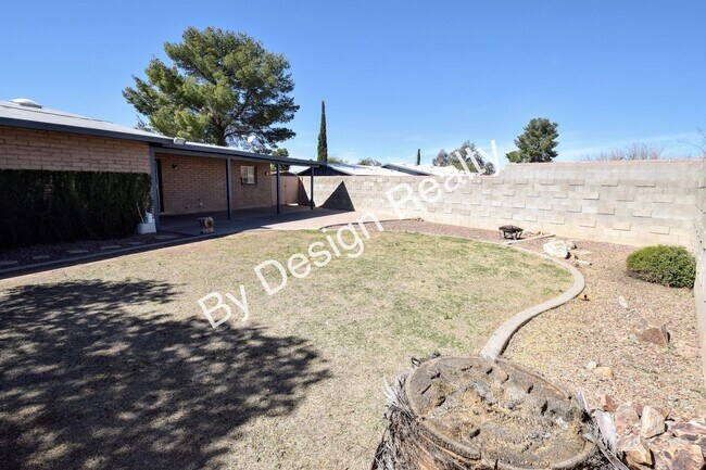 Building Photo - Eastside 3 Bed 2 Bath Gem with 2 Car Garage and Large Private Fenced Yard