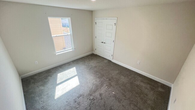 Building Photo - Beautiful Harmony Central Water Front Home AVAILABLE NOW!