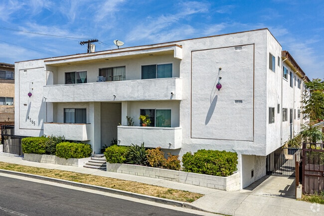 Building Photo - 4565 Oakwood Ave