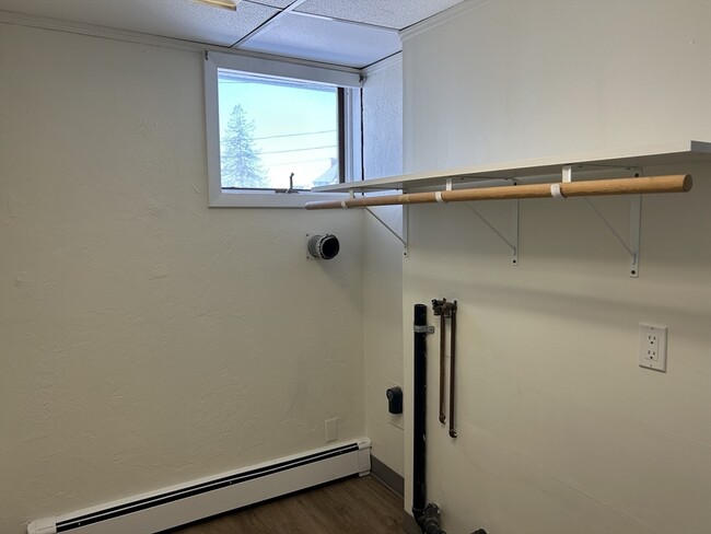 Building Photo - 200 Main St