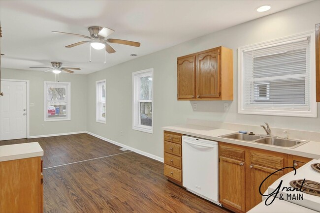 Building Photo - 3 bedroom ranch $1250