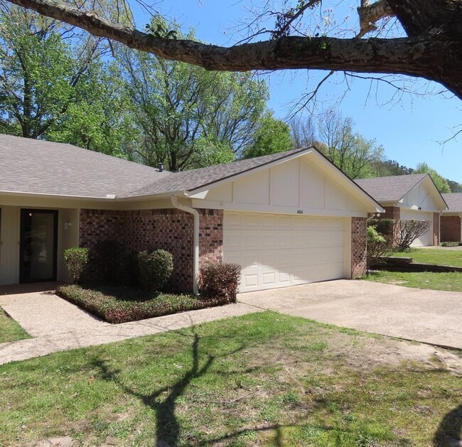 Primary Photo - South Tyler! Spacious 3 Bedroom Duplex w/G...