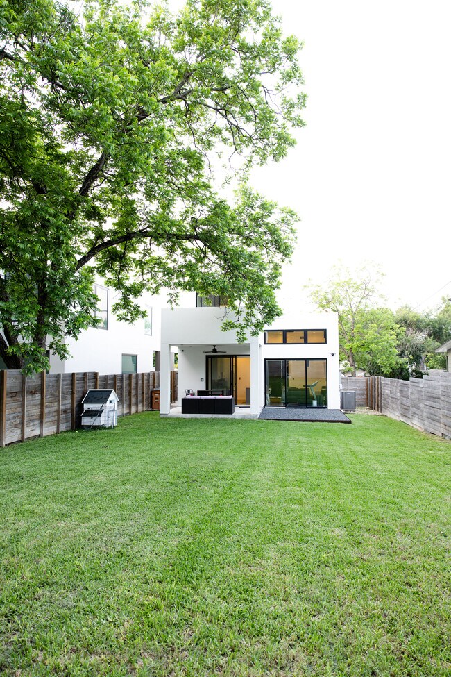 Building Photo - 507 S Park Dr