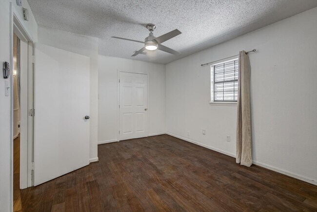 Building Photo - 2128 59th St