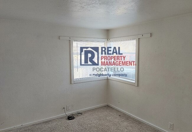 Building Photo - 517-519 E Cedar St