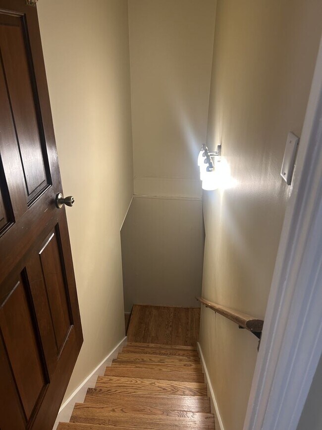 Building Photo - 580 Highland Ave NW