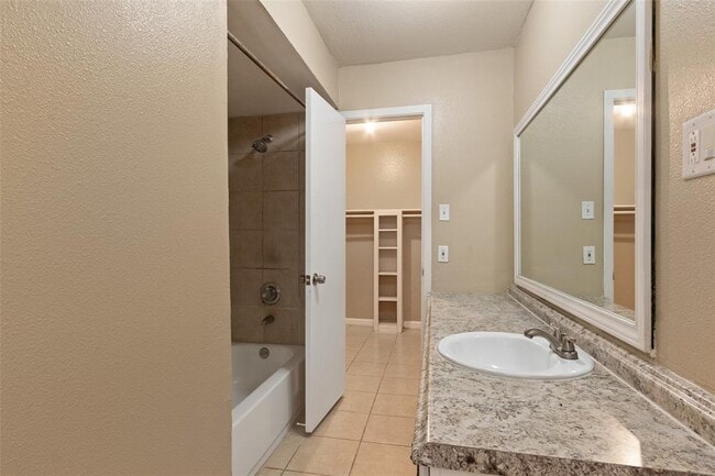 Building Photo - 25710 Pepper Ridge Ln