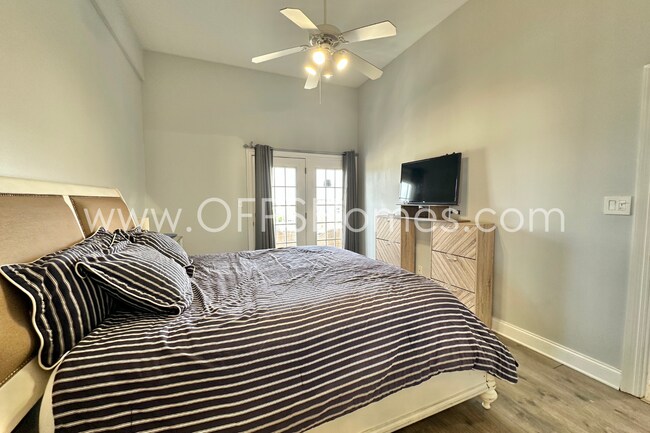 Building Photo - 3/3 DESTIN CONDO... Minutes from the beach!!