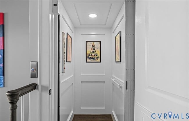 Building Photo - 444 W 6th St