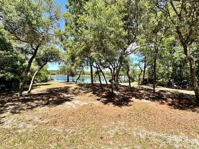 Building Photo - 4 Bedroom / 2 Bath Home in Royal Trails
