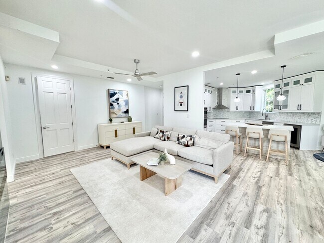 Building Photo - ** COLONADE ** PARK SHORE ** MOORINGS ** 3...