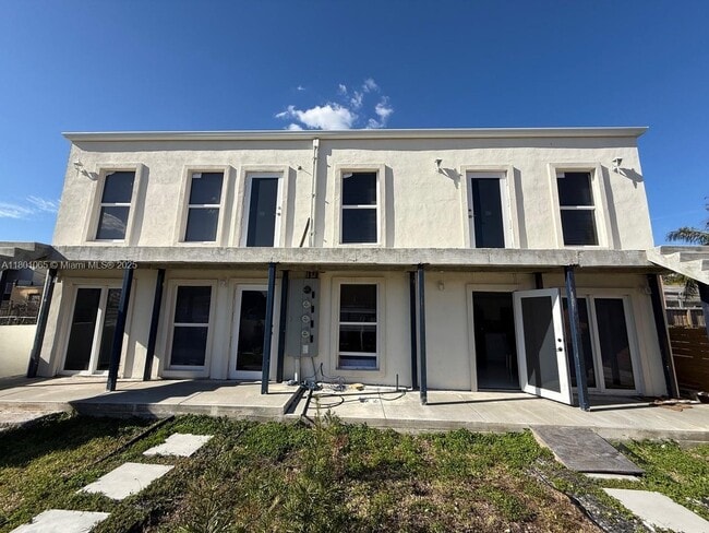 Building Photo - 729 SW 3rd St