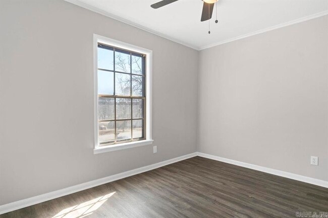 Building Photo - 2014 W Lakeview