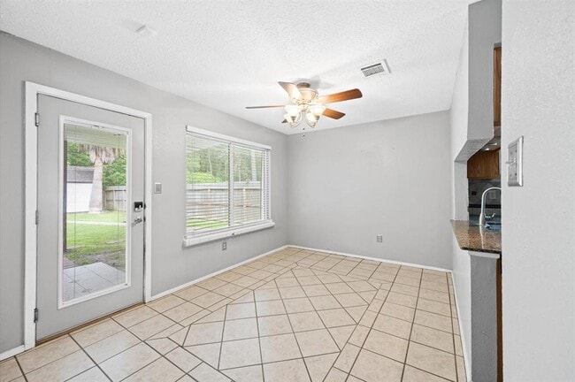 Building Photo - 16910 Glen Eagle Dr N