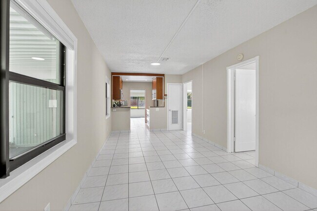 Building Photo - 3940 NW 5th Ave