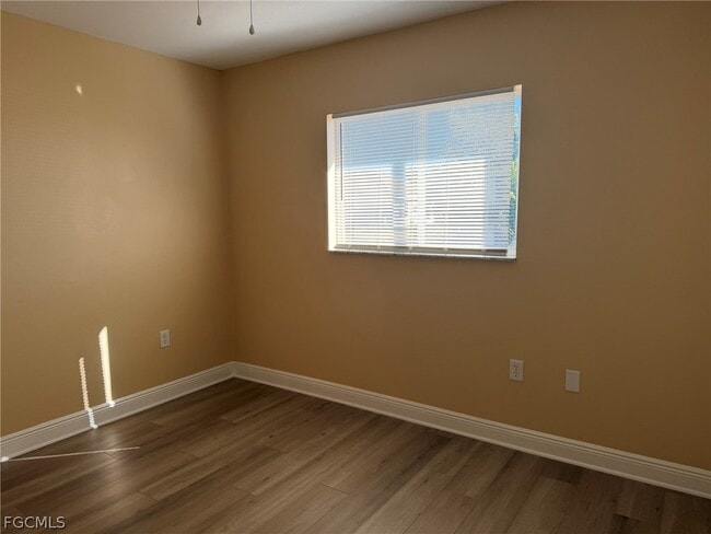 Building Photo - 2553 NW 21st Ave