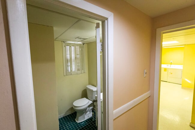 Building Photo - 5501 Auth Rd