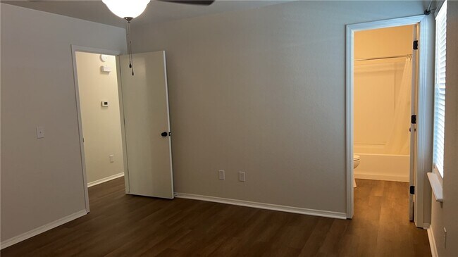 Building Photo - 1209 W Bishop Dr