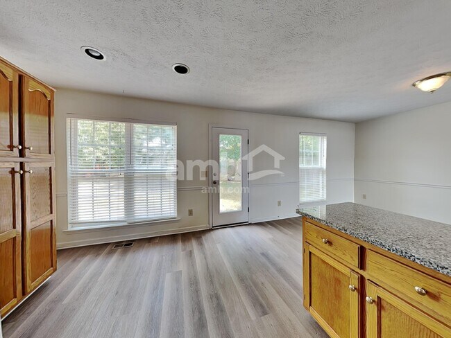 Building Photo - 129 Candle Woods Dr