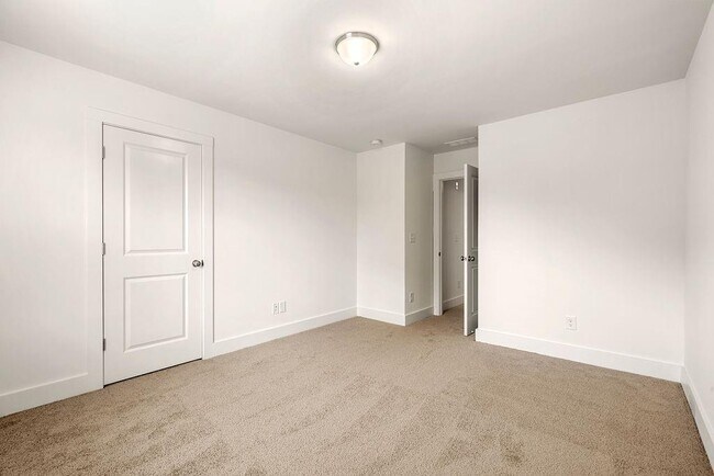 Building Photo - 1870 Plainsboro Dr