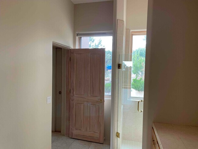 Building Photo - 4 Old Agua Fria Rd E