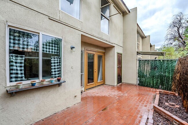Building Photo - 3 Bed 2.5 Bath Pet-Friendly Retreat by The...