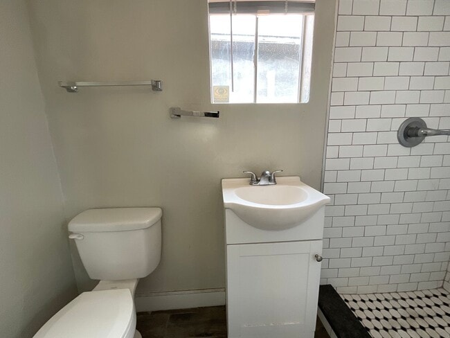 Building Photo - Central Tucson, close to University of Ari...