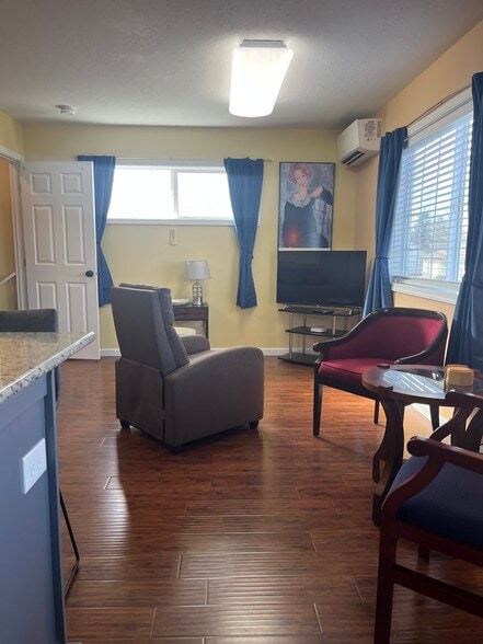 Living area - 4824 San Francisco Dr NE