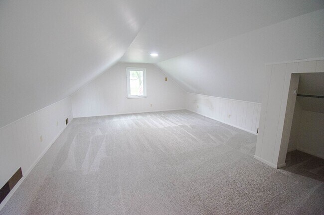 Building Photo - 1438 15th Ave NW