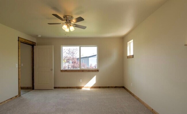 Building Photo - Spacious 3BR/2BA Home in Quiet Belgrade Neighborhood with Fenced Backyard & Garage