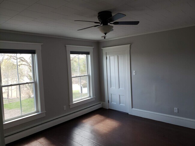 Building Photo - 230-232 Spruce Ln Ext