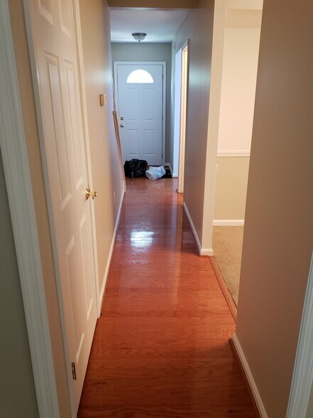 Building Photo - 9164 Broken Oak Pl