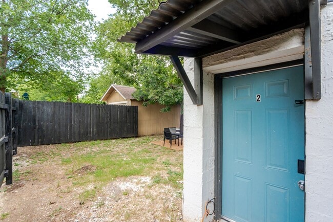Building Photo - 2737 Stuart Dr