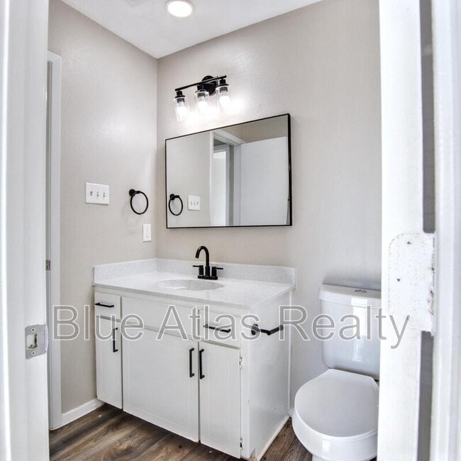 Building Photo - 2300 Indigo Ln