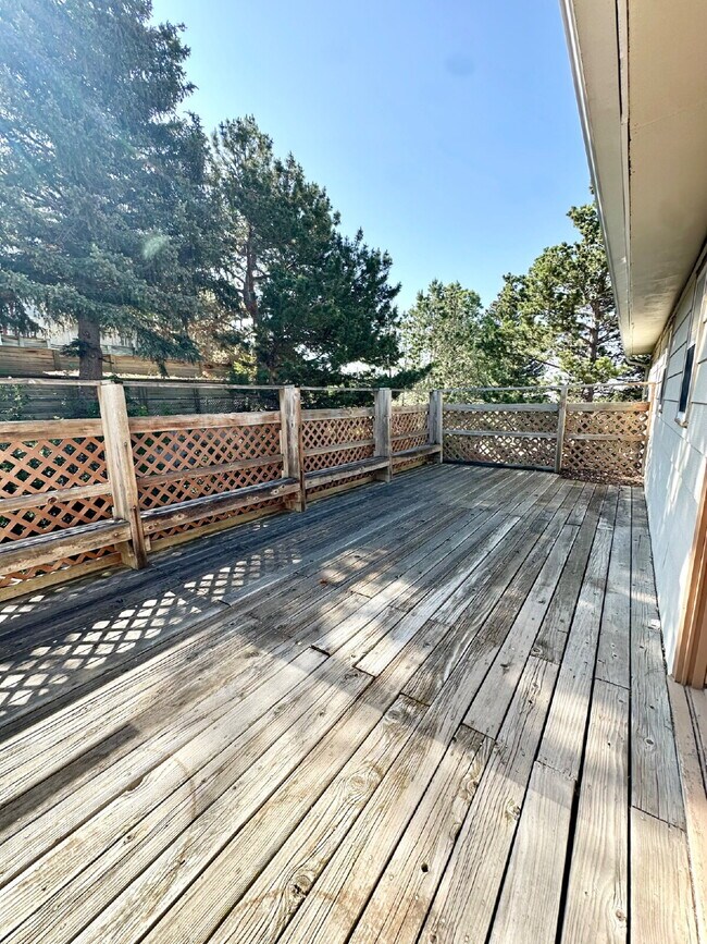 Building Photo - "Spacious 4-Bedroom Retreat with 2.5 Baths...