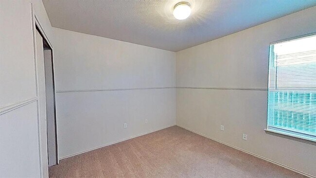 Building Photo - 1200 Hughmont Dr