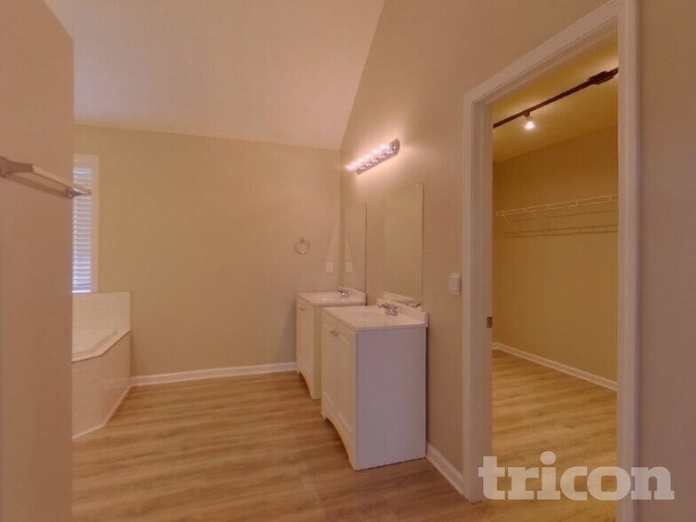 Building Photo - 315 Avonlea Dr