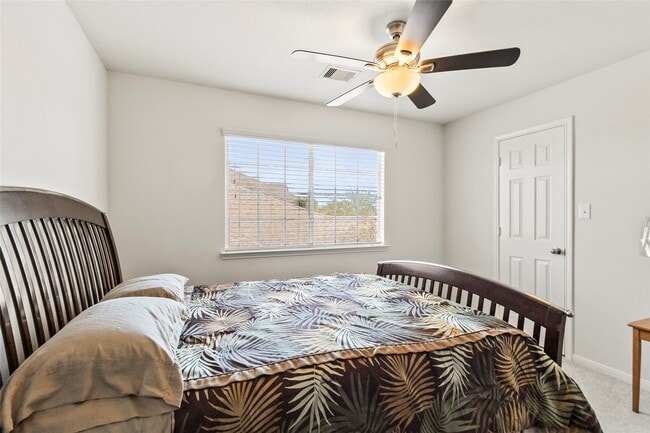 Building Photo - 427 Pinewood Ridge Dr