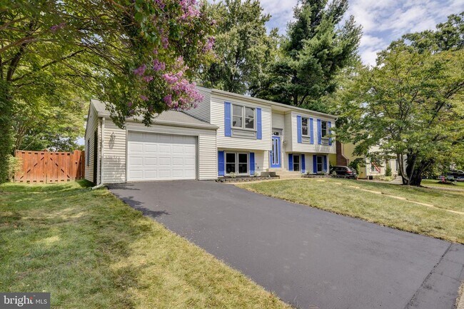 Building Photo - 618 Worchester St