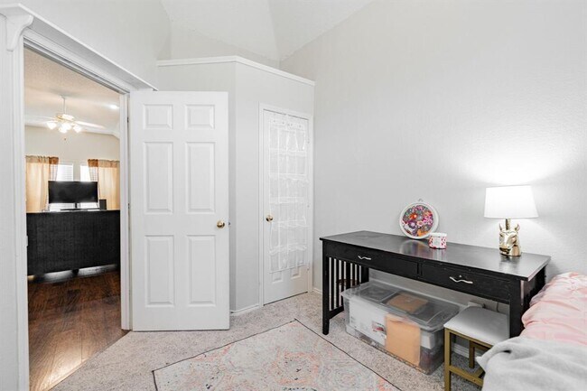 Building Photo - 305 Westwood Dr