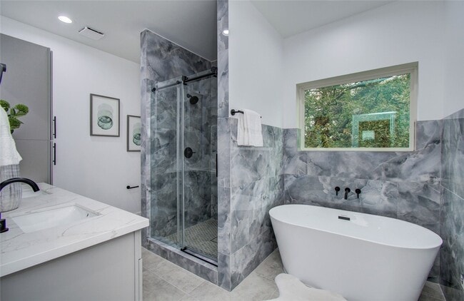 Building Photo - 5024 Winnetka St