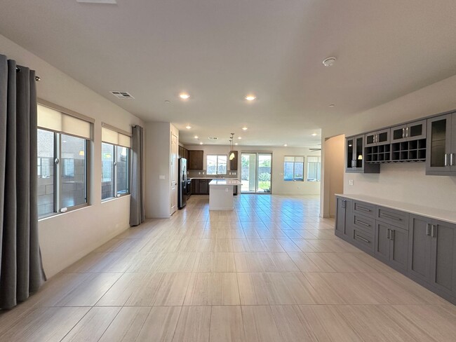 Building Photo - Summerlin West