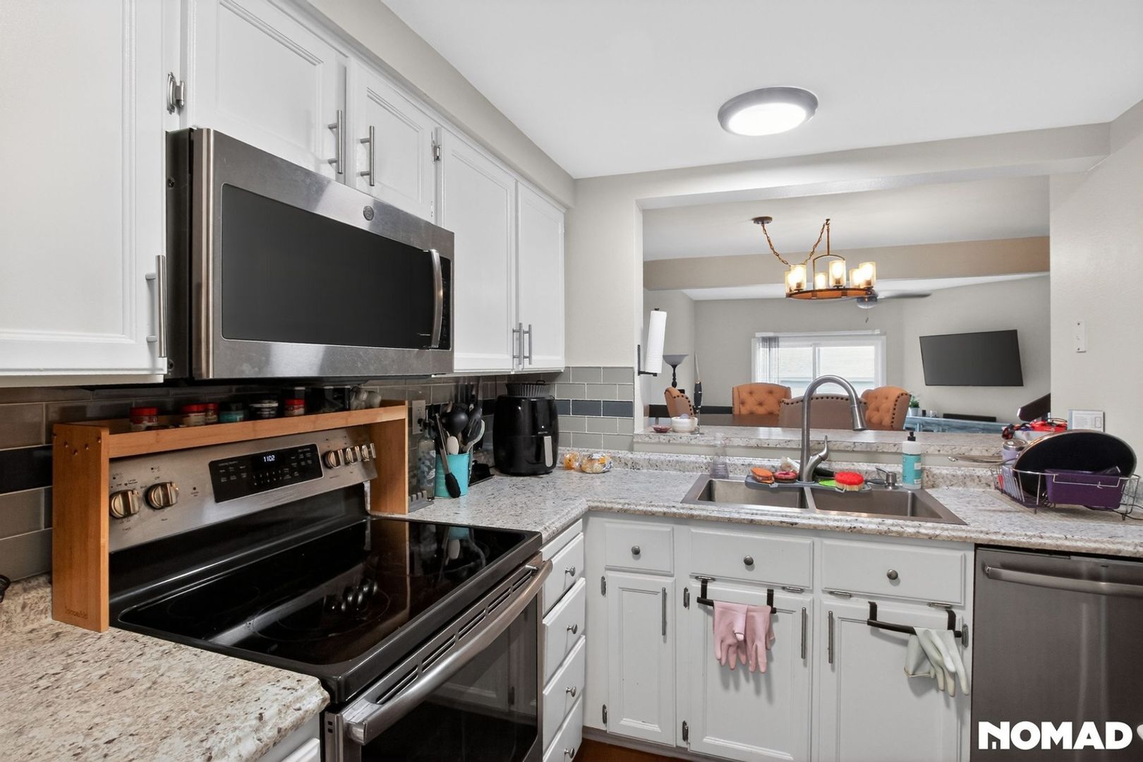 Building Photo - 4239 S Mobile Cir