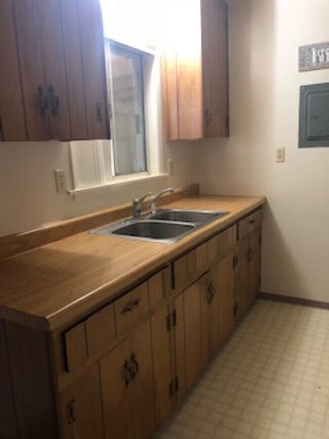Building Photo - One bedroom Apartment