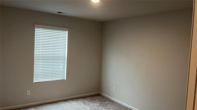 Building Photo - 285 Springwood Ln