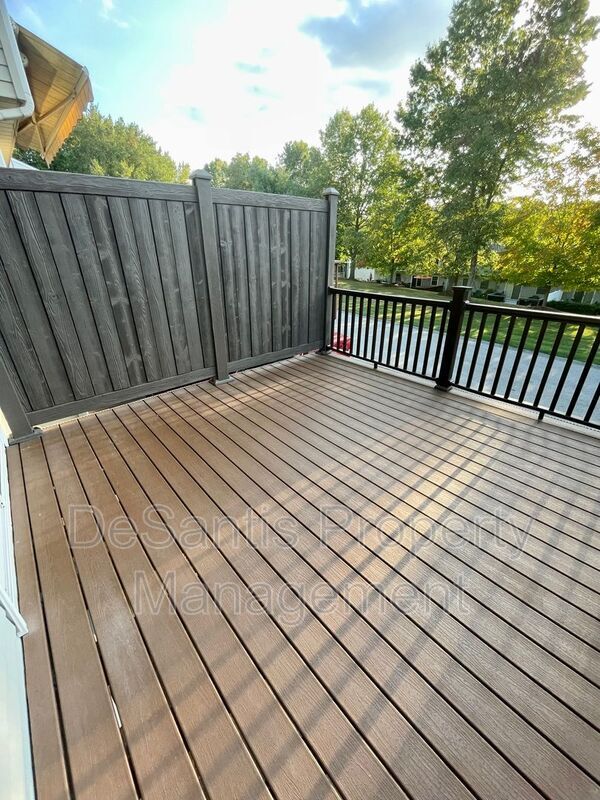 Building Photo - 925 Elm Ct