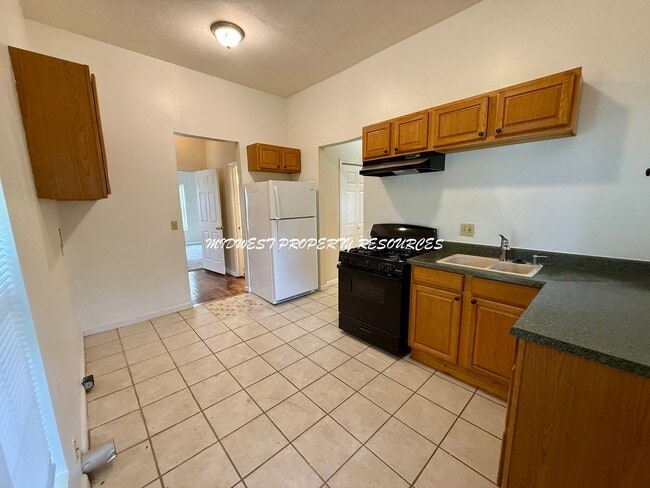 Building Photo - Quaint 2 bedroom 2 bath Near The Square in...